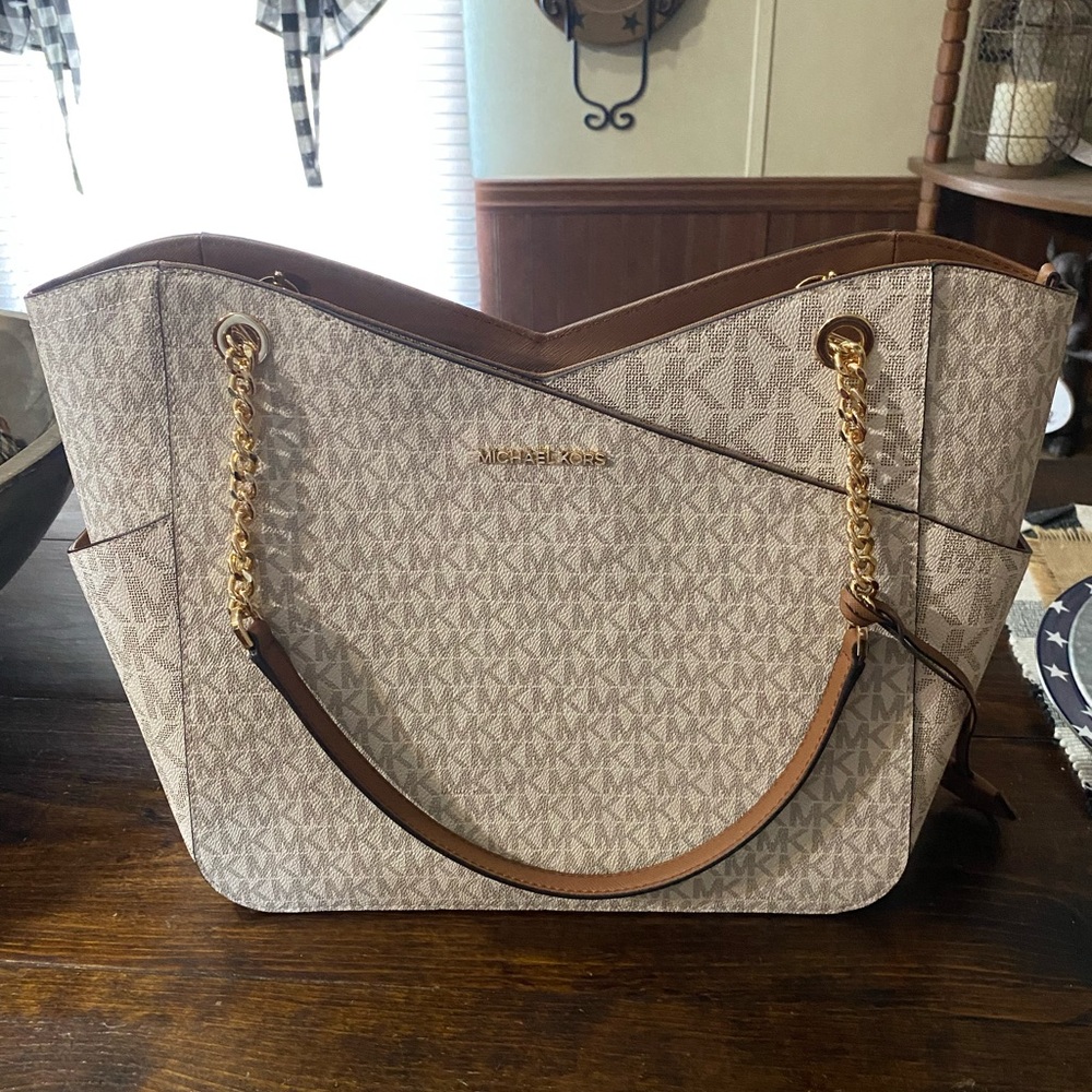 Michael Kors purse and wallet